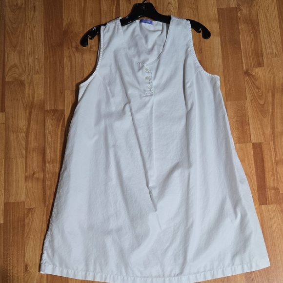White Cozy Cotton Nightgown for Relaxing Evenings - Picture 1 of 4